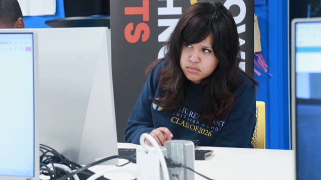 Teens building apps at Best Buy Teen Tech Center